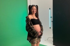 이하늬, D라인 감싼 채 미소 만개…화제의 만삭 화보 비하인드