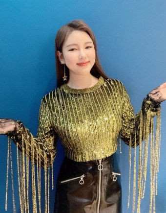 '트롯퀸' 송가인, 금빛 무대 의상으로 시선 강탈