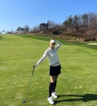 [스타의 골프 패션 1] 이민정의 포근한 라운딩 룩