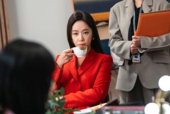 [포토뉴스] 악인으로 돌아온 황정음,  드라마 '7인의 탈출' 현장 스틸컷