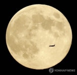 "가장 둥근 보름달, 오늘 저녁 8시 13분"