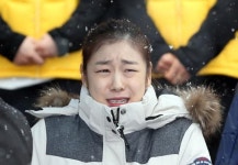 눈 쏟아지자 얼굴 찡그리는 김연아