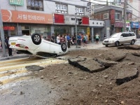 수도배관 추정 시설 터져 뒤집힌 택시 안양 사고 현장