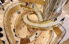 롯데월드몰 5~6층 바닥서 균열 발견