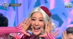 은발에 핑크 전신타이즈 클라라 엠카운트다운 의상