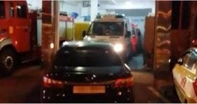 전화번호도 안 적고... 소방서 앞 불법주차 차량