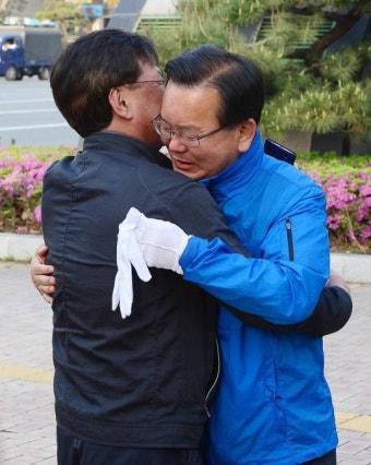 31년만에 대구서 야당 국회의원 된 김부겸, 패한 김문수에 한 말