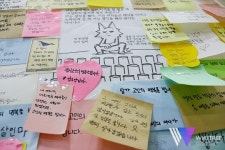 여성가족재단으로 옮겨진 강남역 10번 출구 추모 포스트잇