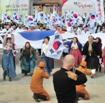 삼일절 맞아 만세 운동 재연한 시민들 (사진 33장)