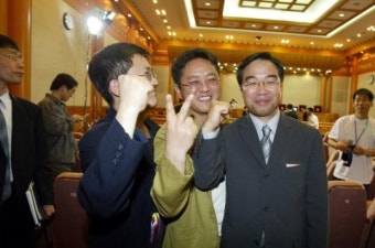 13년 전 노무현 전 대통령 탄핵심판 당시 풍경 (사진)