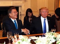 문재인 대통령과 만찬한 트럼프가 트위터에 올린 후기