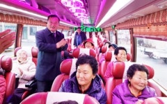 “관광버스 타고 목욕 나들이 떠나는 장흥군 어르신들”