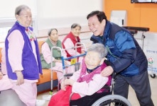 윤장현 광주시장, 광주시립제2요양병원 어르신 위로
