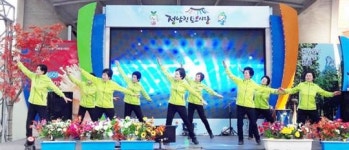 장흥군, 토요시장에 활기 불어넣은 실버댄스