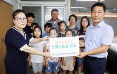 광주시 광산구 첨단2동 지사협 월계초 학생들에 문화상품권 전달