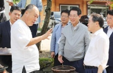 김영록 전남도지사 담양군 마을 현장서 마을공동체 활성화 모색