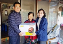 화순군 이양면, 복지 사각지대 ‘전기밥솥’ 전달