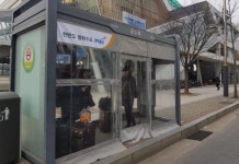파주시, 시민 위해 버스정류장 보온텐트 설치