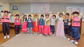 “이렇게 하는 게 맞나요?” 세배 배우는 유치원 아이들 (사진)