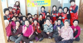 신안군 장산면 자원봉사자회, 경로당 어르신 머리염색봉사 펼쳐