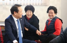 [포토]임택 광주시 동구청장, 경로당 방문 불편사항 청취