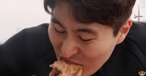 “이걸 다 먹는다고요?” 불가능한 먹방에 도전한 엠브로