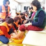(사)버팀목복지회,어르신들께 봄맞이 아로마 봉사 실시