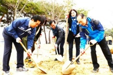 김삼호 광주시 광산구청장, 기업인 등과 평동산단에 식목
