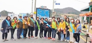 여수시 문화관광해설사, 화정면 백야항 청결활동 펼쳐