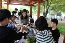 화북중학교, 삽겹살 먹여주며 사제간의 정 쌓아