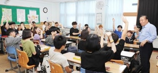 장휘국 광주시교육감, 월곡중에서 일일통일교사 수업진행