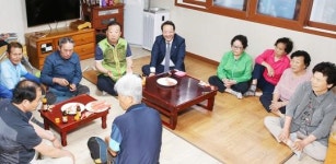 [포토]임택 광주시 동구청장,   경로당 방문 애로사항 청취