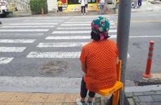화순군, 관내 주요 횡단보도에 ‘장수 의자’ 설치 
