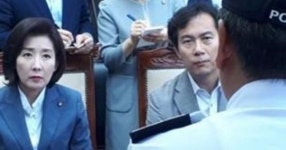 한국당 의원들이 문제의 삼척항에서 지적한 의문점 세 가지 