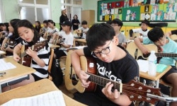 [포토]광주시 동구, 초등생 대상 통기타 행복교실 열어
