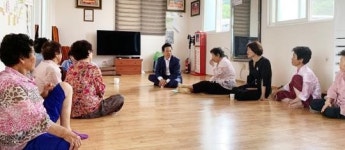 전동평 영암군수, 무더위 속 어르신 안부 살피며 현장 점검