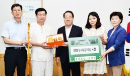 황칠 공예명인 구영국씨, 전남 담양군에 황칠 대나무공예품 기증