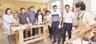 광주시 광산구의회 의원, 본량 더하기 센터에서 ‘목공예 체험’실시