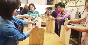 광주시 동구 지산1동, 돌봄이웃과 함께 목공예교실 운영