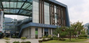 순천삼산도서관, 전국 최초로 미술품 무료 대출 시작