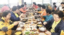 광주시 서구 마중물 추어탕(화정점), 어르신 무료 식사 대접으로