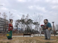 [르포]  고백 안 받으면 일나겠네?…춘천 조폭 공공조형물 어떻길래