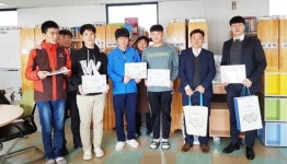 [포토]에스마이스연구원, 함평영화학교에 다정다감 컬러링북 200여권 기증