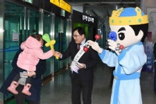 주낙영 경주시장, 설 명절 연휴KTX 신경주역에서 로드마케팅