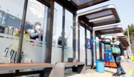 [포토]광주시 북구, 봄맞이 버스승강장 환경정비