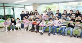 정읍시장, 어린이날 맞아 푸짐한 선물 들고 ‘애육원’ 방문