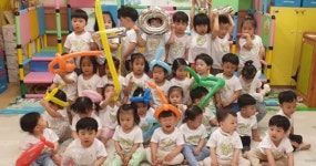 부영, 자사 '사랑으로 어린이집'에 어린이날 선물 전달