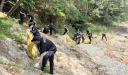 여수시 돌산읍･해양경찰교육원, 해양쓰레기 수거 ‘구슬땀’