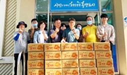 여수시 돌산읍 직원들 감자 수확, 소외계층에 ‘온정’ 전달