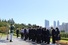 [포토뉴스] 부산항보안공사, “호국보훈의 달”맞아 참배